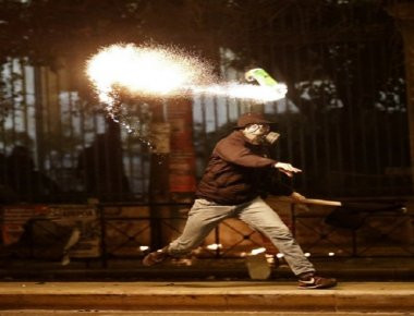 Νυχτερινή «επιδρομή» αναρχικών στην περιοχή του Πολυτεχνείου